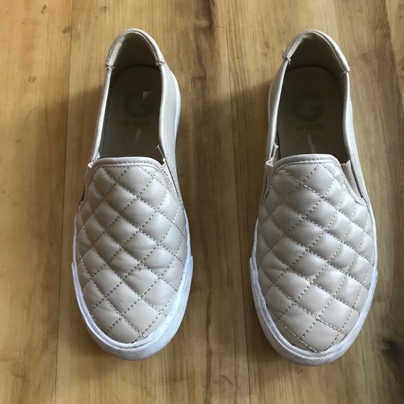 Guess size 5 slip ons - Picture 1 of 1